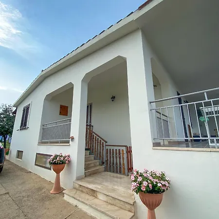 Apartment Gladyr Lotzorai